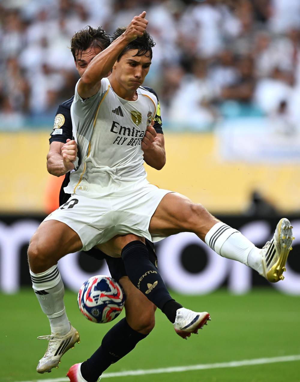 皇家马德里冲刺阶段战术微调，志在法甲名次提升，气氛紧张，控场能力受关注的简单介绍